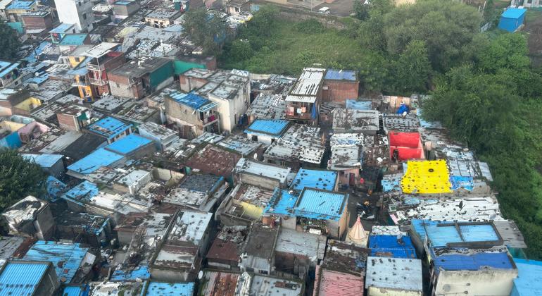 印度孟买近60%的人口居住在贫民窟或非正规住区中。